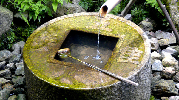 Pierre à eau pour jardin japonais